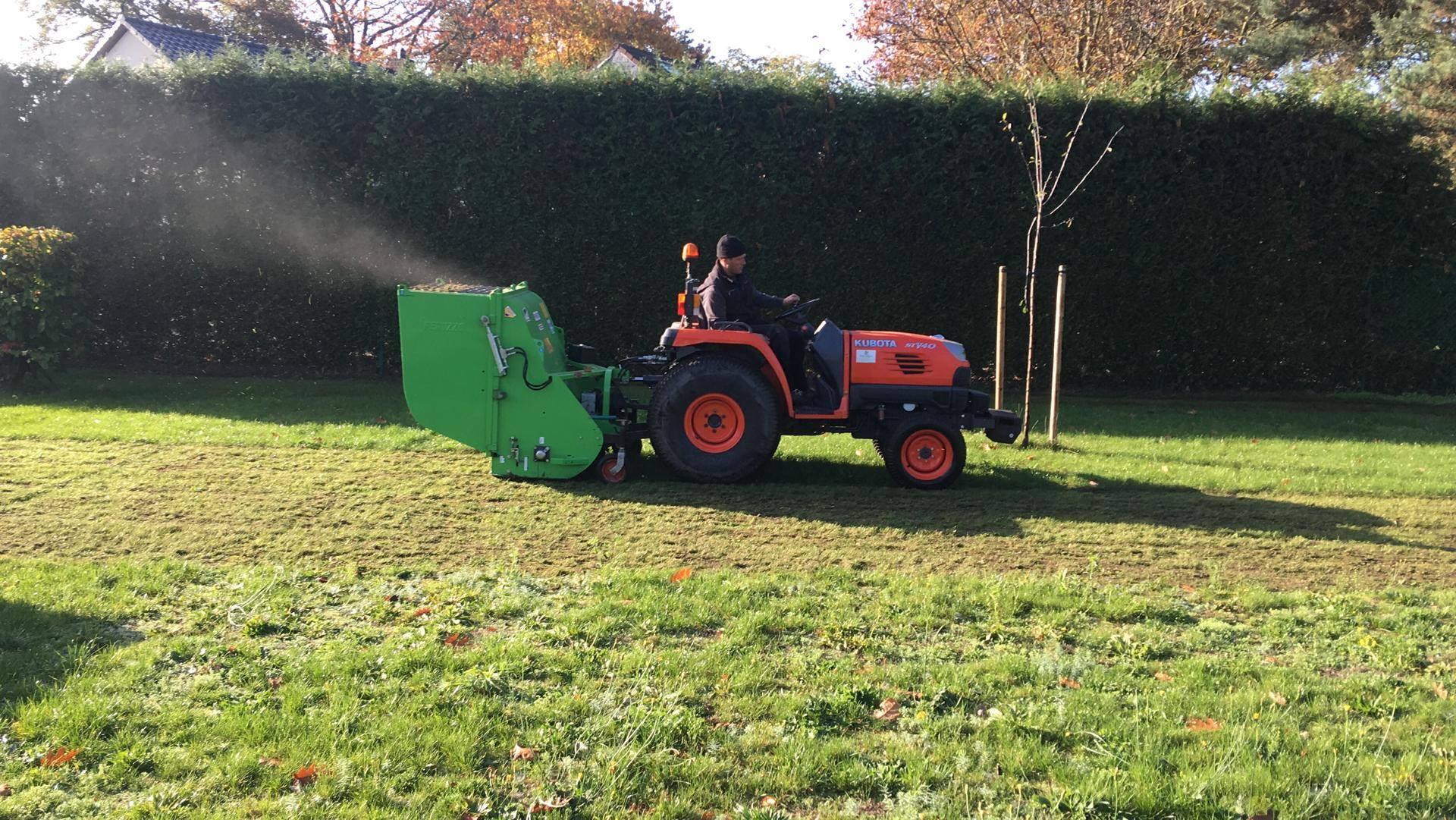 onderhoud van gazon met machine